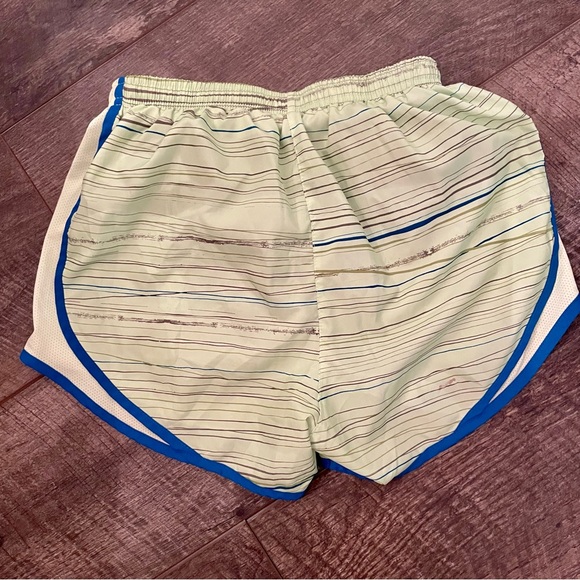 Nike XS tempo Shorts - Picture 7 of 10